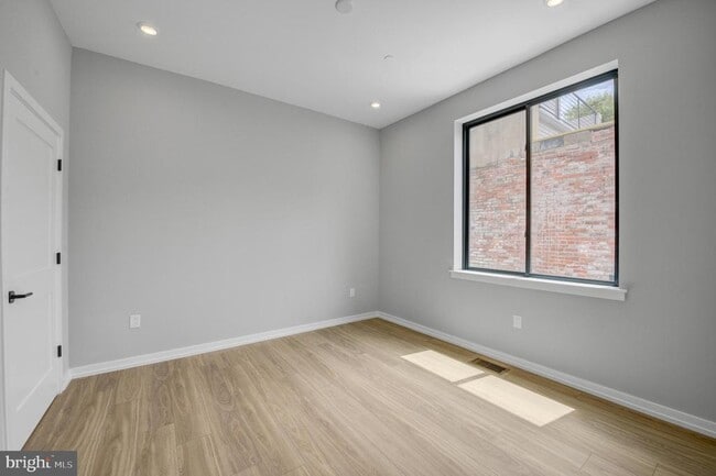 Building Photo - 1205 S 15th St