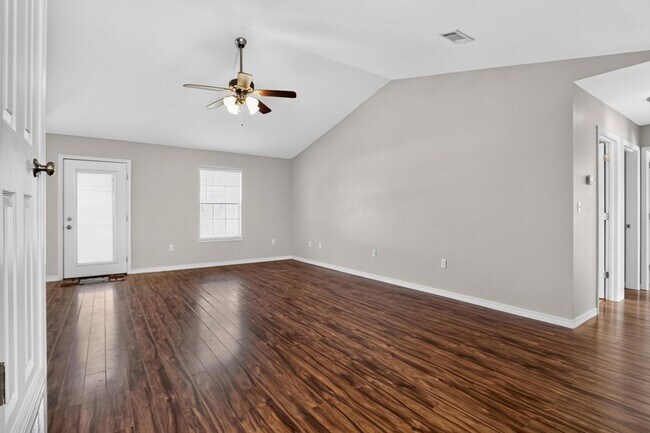 Building Photo - 3151 Forrest Ave