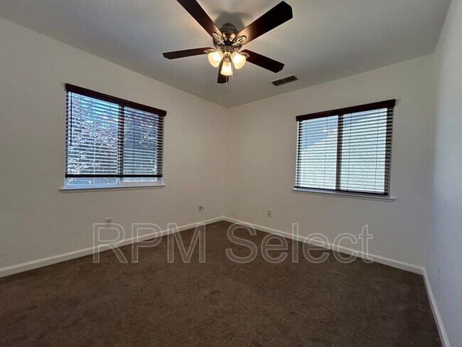 Building Photo - 35 Seatuck Ct