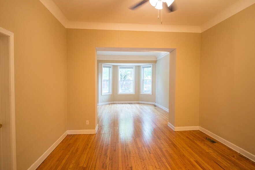 Building Photo - 1703 W Irving Park Rd