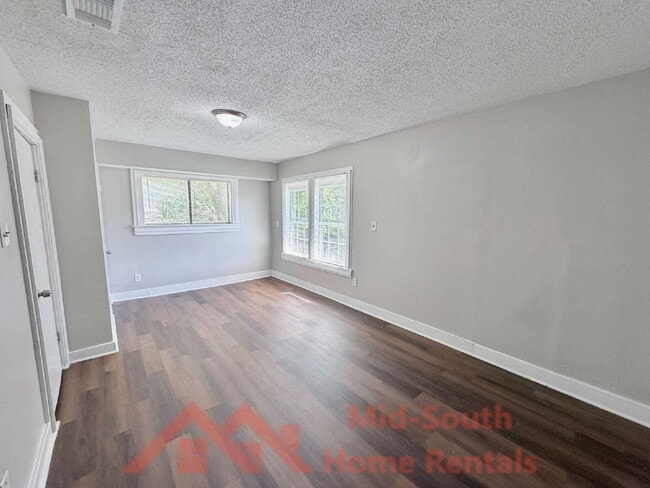 Building Photo - 1561 Foster Ave