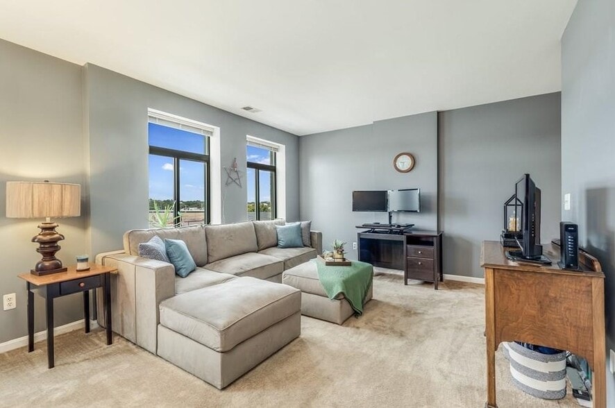 Building Photo - 315 Rantoul St