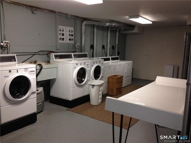 Building Photo - 15 Fordyce Ct