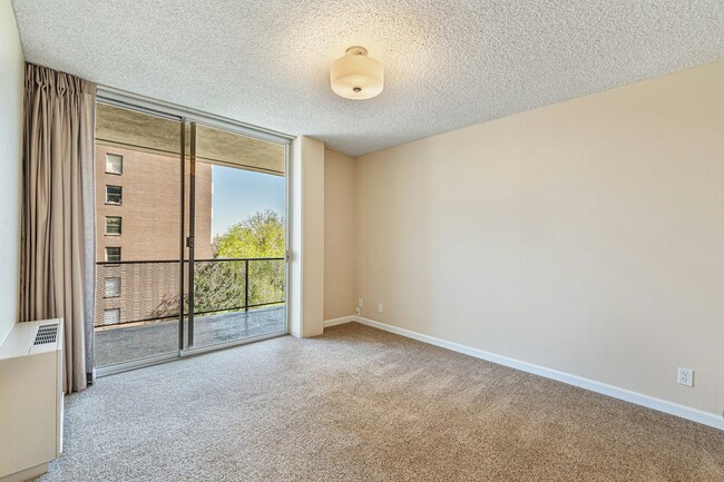 Building Photo - 421 S Howes St