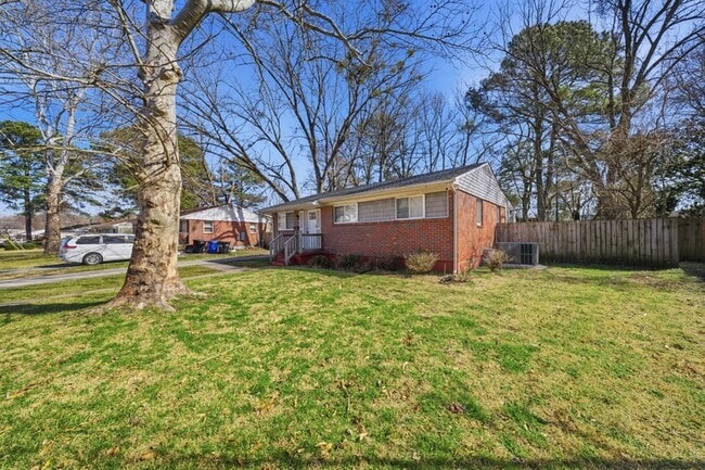 Building Photo - 613 Normandy St