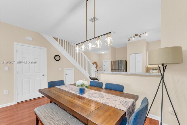 Building Photo - 8844 S Isles Cir