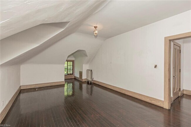 Building Photo - 283 Corning Dr