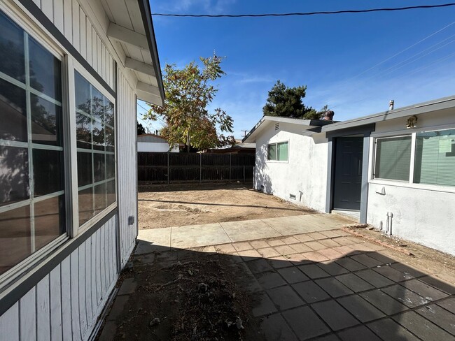 Building Photo - Quaint two bedroom home on Devonshire!