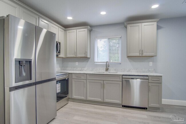 Building Photo - 114 Altamont Rd