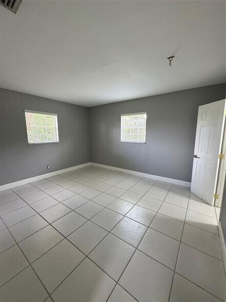 Building Photo - 14950 SW 20th St