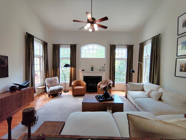 Building Photo - 7500 Tahoe Ct