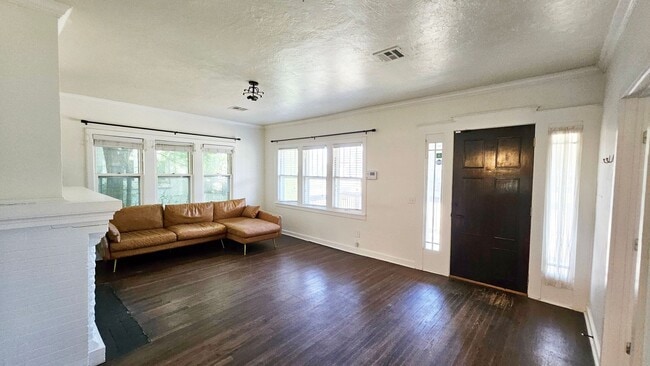 Building Photo - 3 Bed/2 Bath Paseo District Neighbor