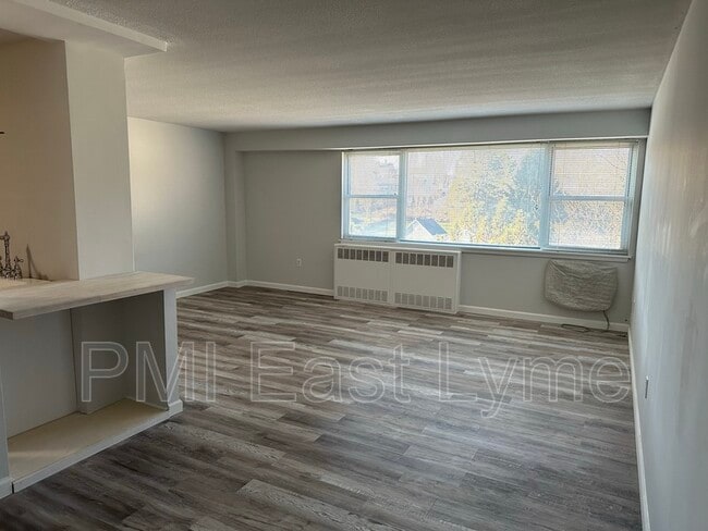 Building Photo - 292 Pequot Ave