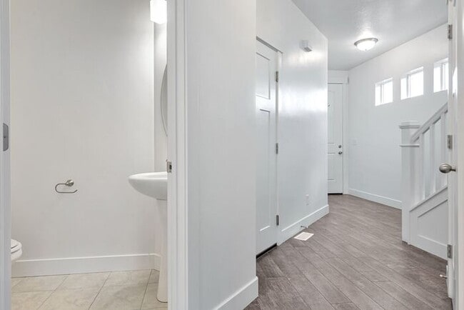 Building Photo - ROW END TOWNHOUSE W 2 CAR GARAGE + AMENITIES