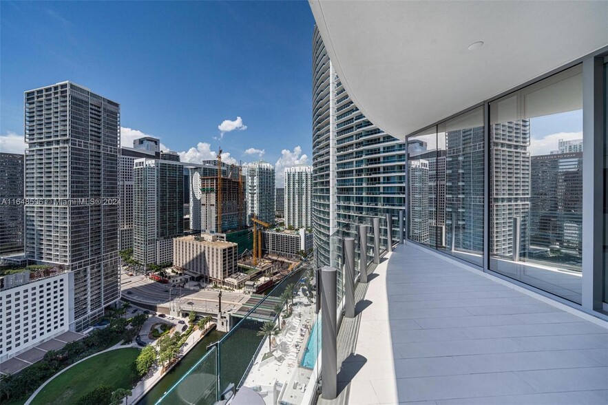 Building Photo - 300 Biscayne Boulevard Way