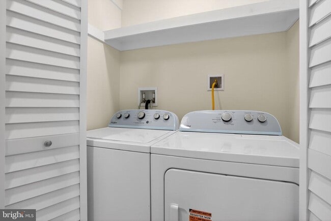 Building Photo - 344 Grove St