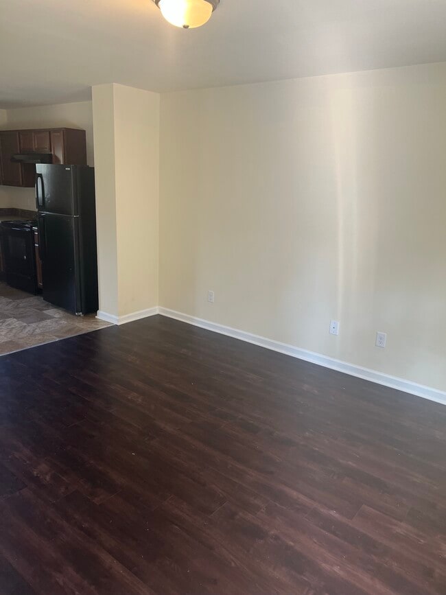 Building Photo - 2427