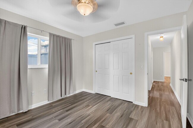 Building Photo - 1012 W Camino Real