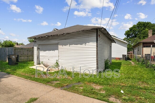 Building Photo - 1509 S Randolph St