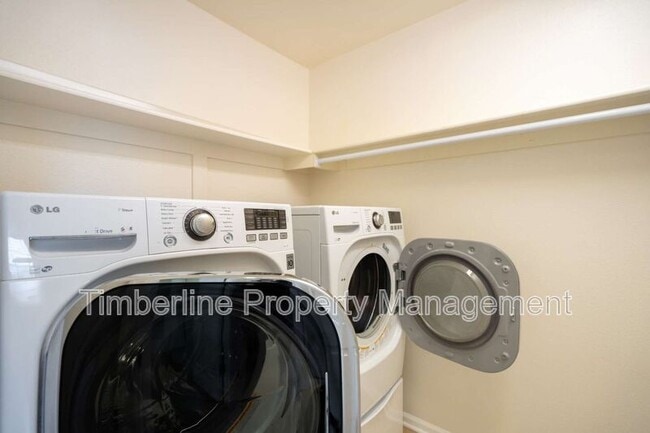 Building Photo - 14480 Tierra Dr