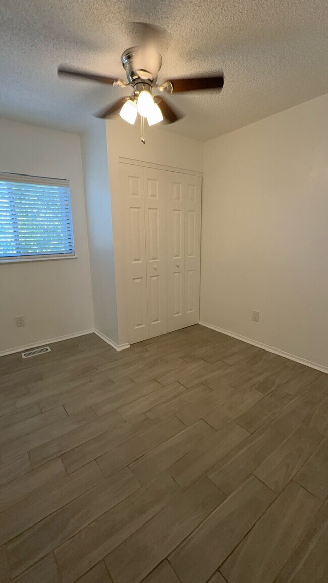 Building Photo - 3 bedroom - Allison