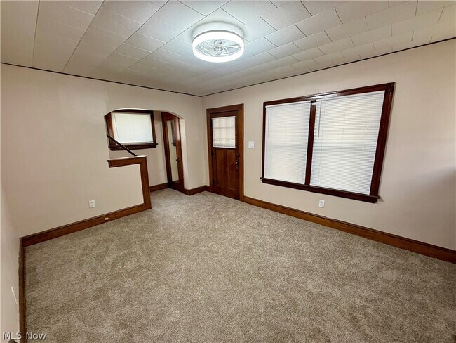 Building Photo - 835 Inman St