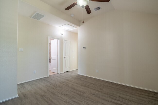 Building Photo - 13546 Smith Lake Ln