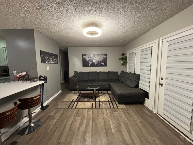Building Photo - 1501 Creekwood Ct
