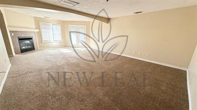 Building Photo - Beautiful 4 bedroom on LARGE private lot in PHELAN