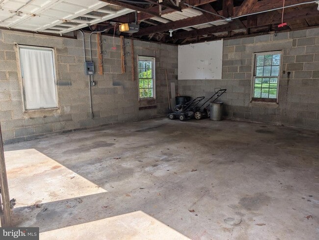 Building Photo - 121 E Friendship Church Rd