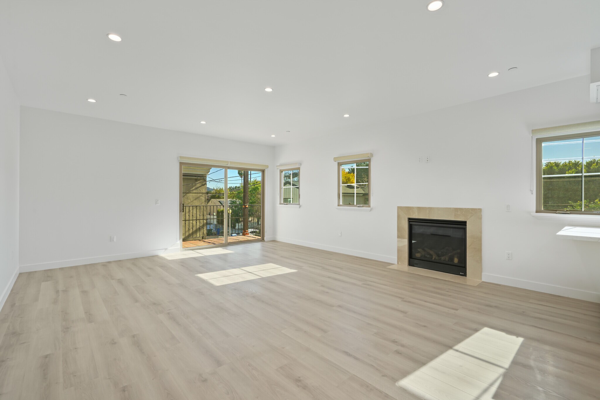 Building Photo - 11474 Moorpark St