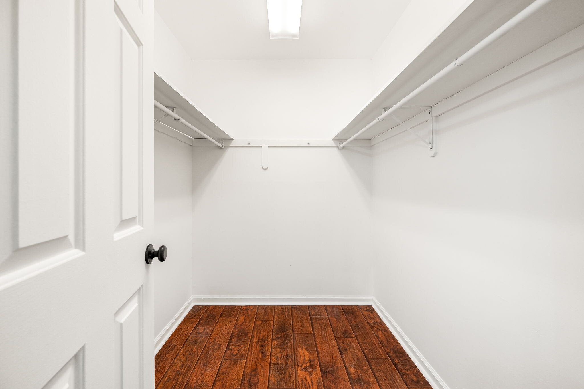 Building Photo - 302 Pinebrooke Cir