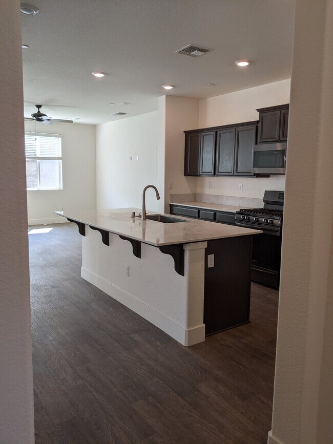 Building Photo - 2312 Vaca Way