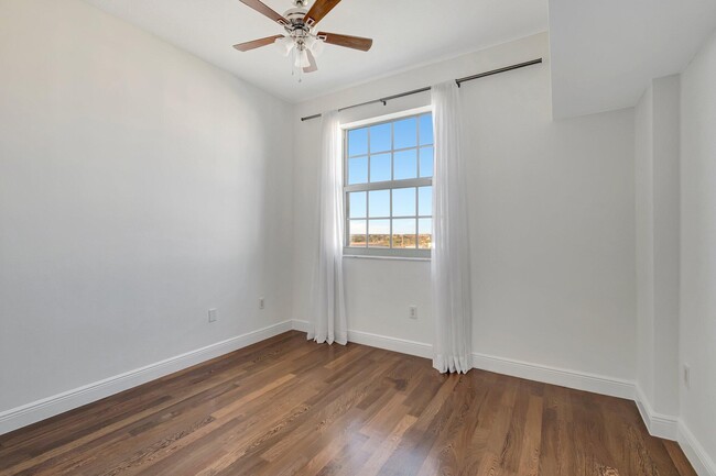 Building Photo - 610 Clematis St