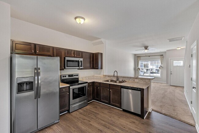 Building Photo - Holly Ridge End Unit Town Home Available!