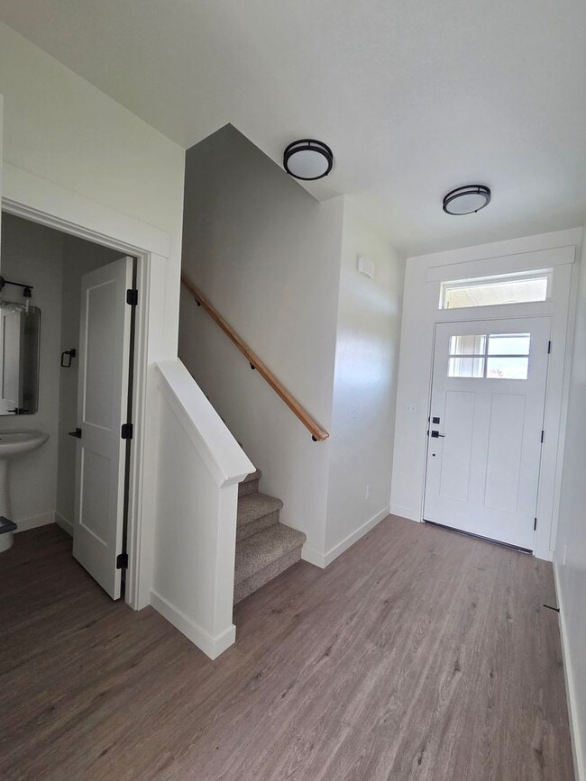 Building Photo - Modern New-Build Duplex in Payette