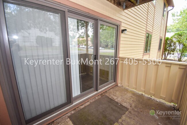 Building Photo - 115 Hickory Ct