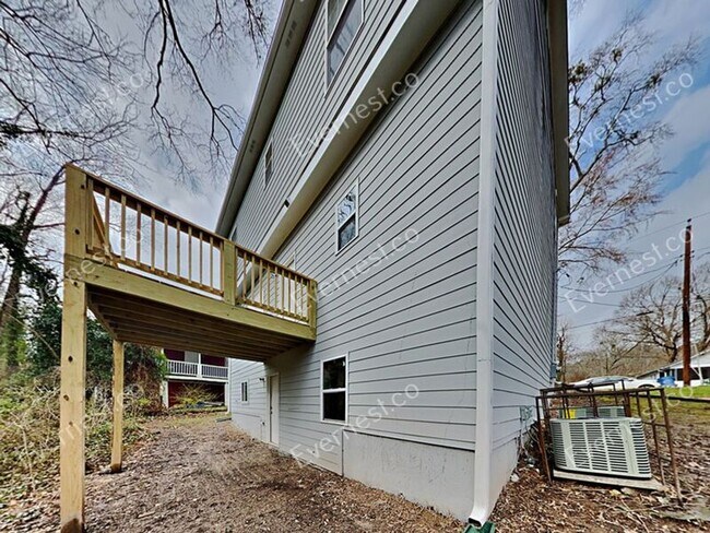 Building Photo - 1003 Sims Ave NW