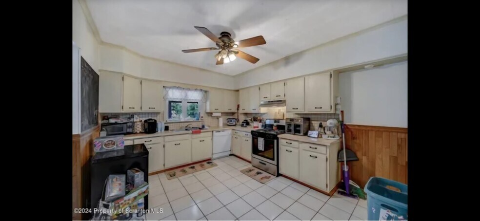 Building Photo - 1727 Monroe Ave