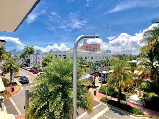 Building Photo - 901 Collins Ave