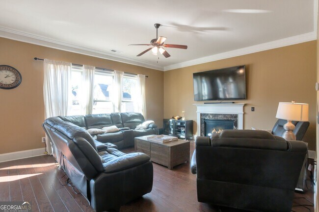 Building Photo - 200 Claret Way