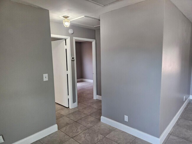 Building Photo - 6147 Moonbeam Dr