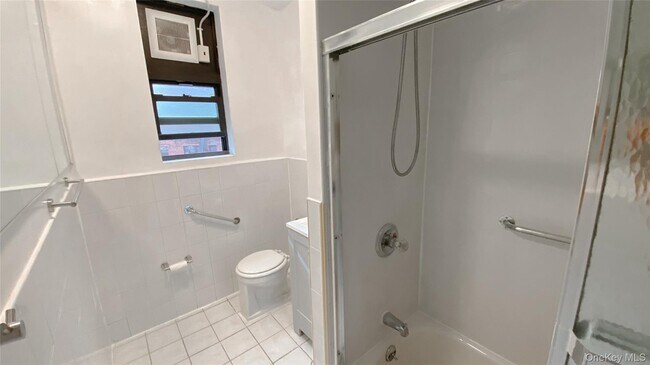 Building Photo - 42-33 Kissena Blvd