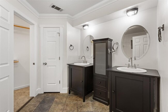 Building Photo - 6005 Sun Vista Dr