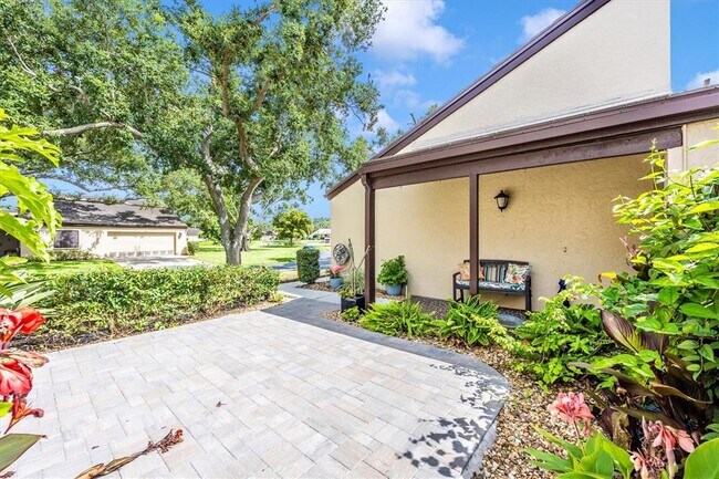 Building Photo - 3905 Glen Oaks Manor Dr