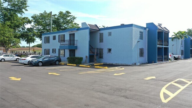 Building Photo - 160 SW 30th Ave