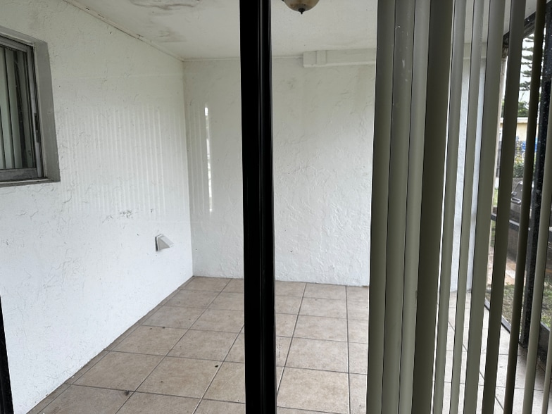 Building Photo - 10515 NW 37th St