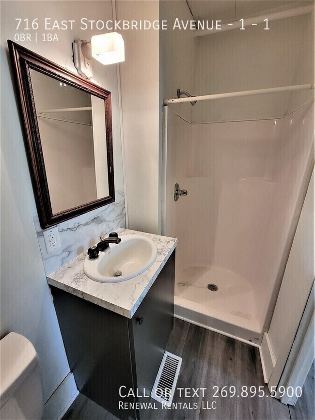 Building Photo - 716 E Stockbridge Ave