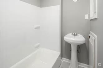 Building Photo - 4901 Oxford Ave