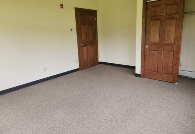 Building Photo - 1 Bedroom, 1 Bath Apartment- All utilities...